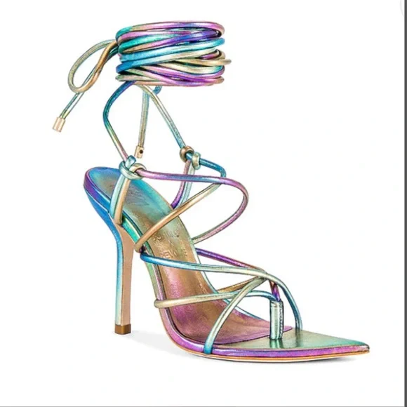 Comes with Original Box Iggy Heel in Multi
DUNDAS x REVOLVE, 7.5 - Picture 3 of 14